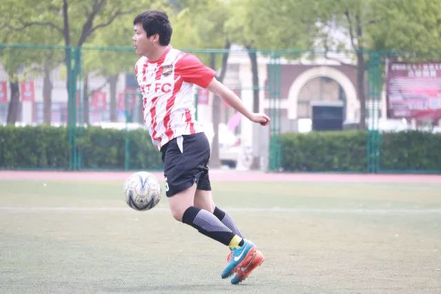 约基奇42+16掘金险胜马刺 骑士送爵士10连败